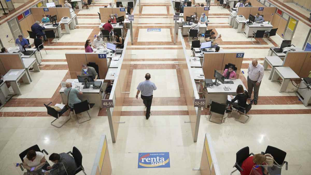 Oposiciones Hacienda atención contribuyentes oficina Agencia Tributaria plazas sin carrera 2026