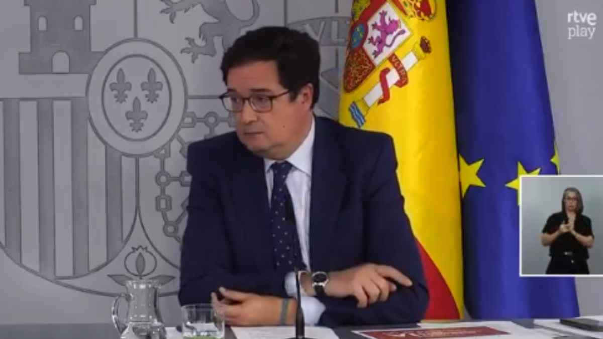 El ministro durante la presentación de la nueva ley de inteligencia artificial aprobada por el Gobierno de España