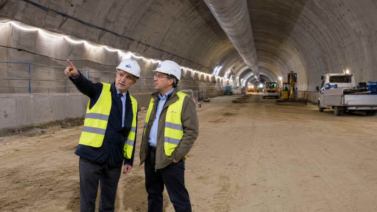 Interior del túnel de la A-5 en Madrid tras finalizar las obras de excavación antes de su apertura al tráfico en 2026