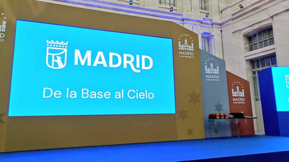 Cartel del torneo infantil de fútbol De la Base al Cielo organizado por el Ayuntamiento de Madrid en Carabanchel