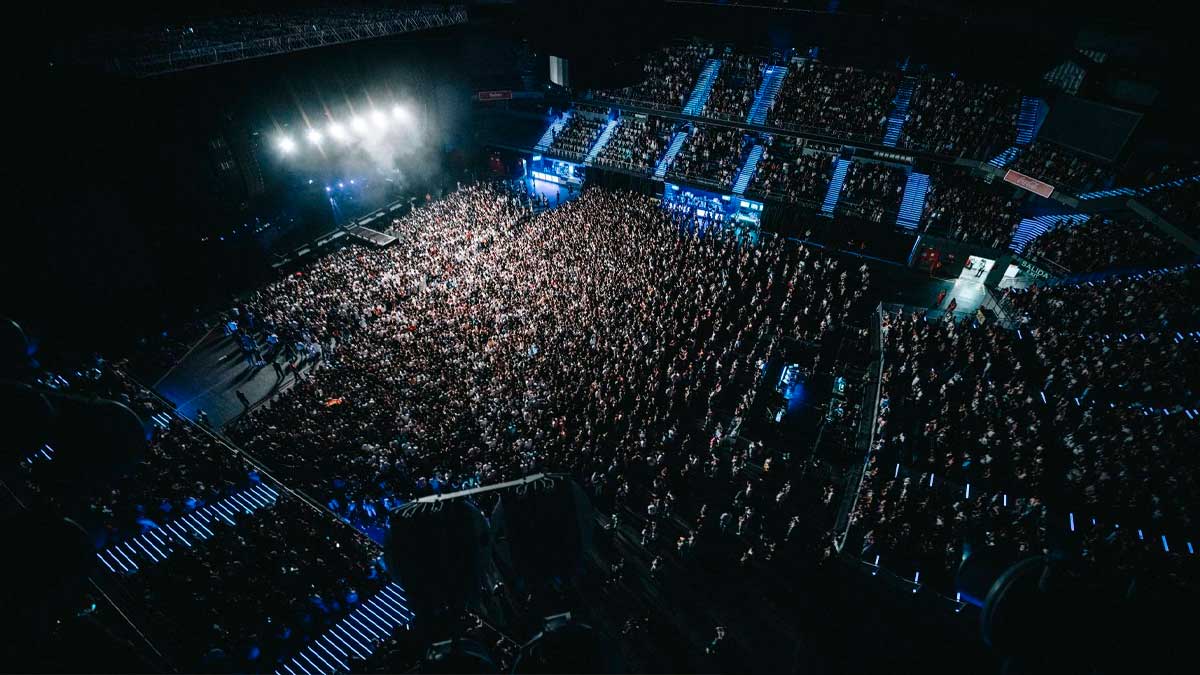 Pantalla gigante en Movistar Arena Madrid para la final del Mundial con multitud de asistentes