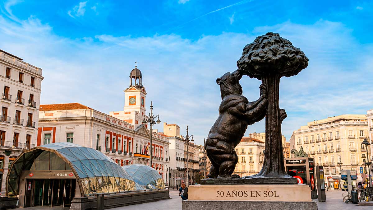 El Oso y el Madroño en la Puerta del Sol, Madrid, qué hacer en Madrid