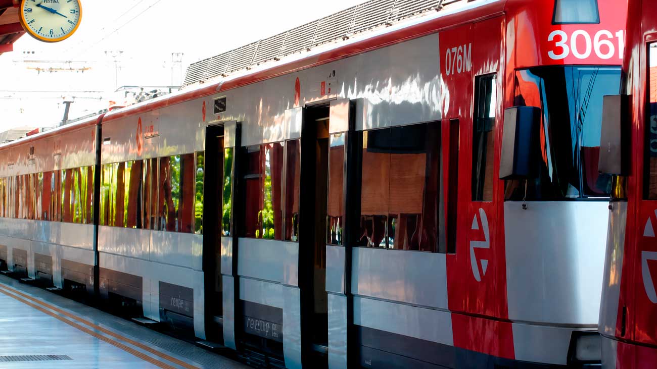 Tren de Cercanías de Madrid en una estación de la línea C-5