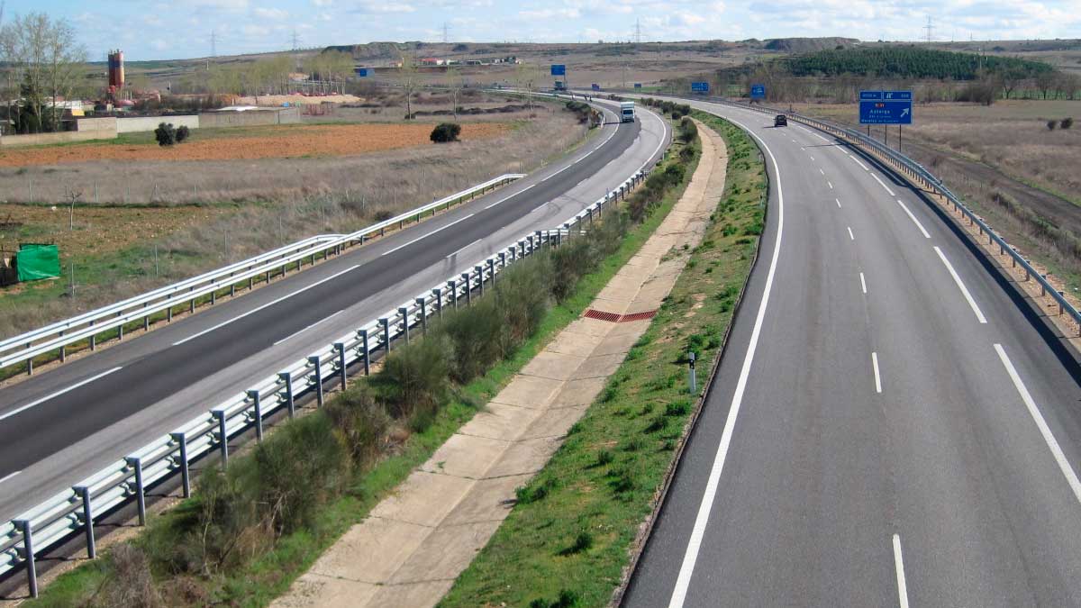 Cortes en la A-6 por obras en Las Rozas, Torrelodones y Villalba, imagen de autovía vacía