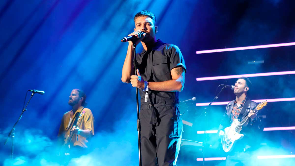 Concierto en vivo durante las fiestas de La Paloma en Madrid