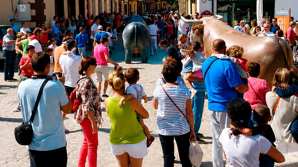 Multitud disfruta de las fiestas en Madrid con encierro de toros en agosto 2026