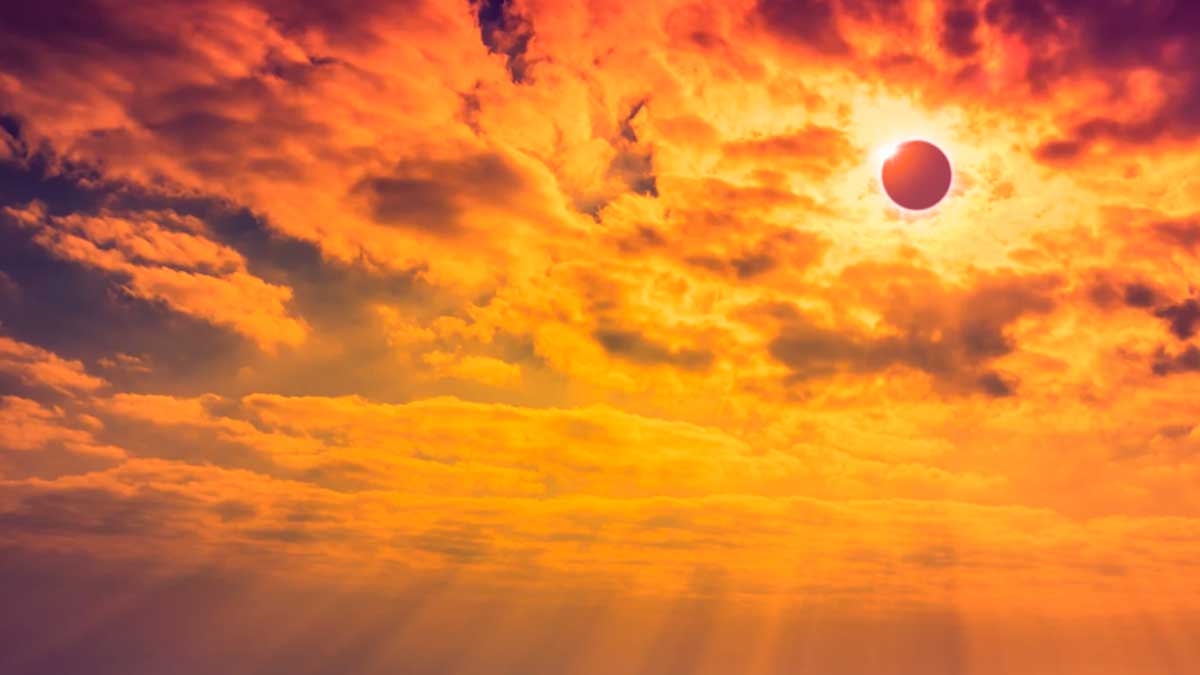 Eclipse solar en Andalucía con el Sol parcialmente cubierto por la Luna
