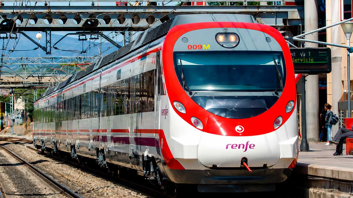 Tren de Renfe Cercanías durante las obras en el apeadero de Galapagar-La Navata.