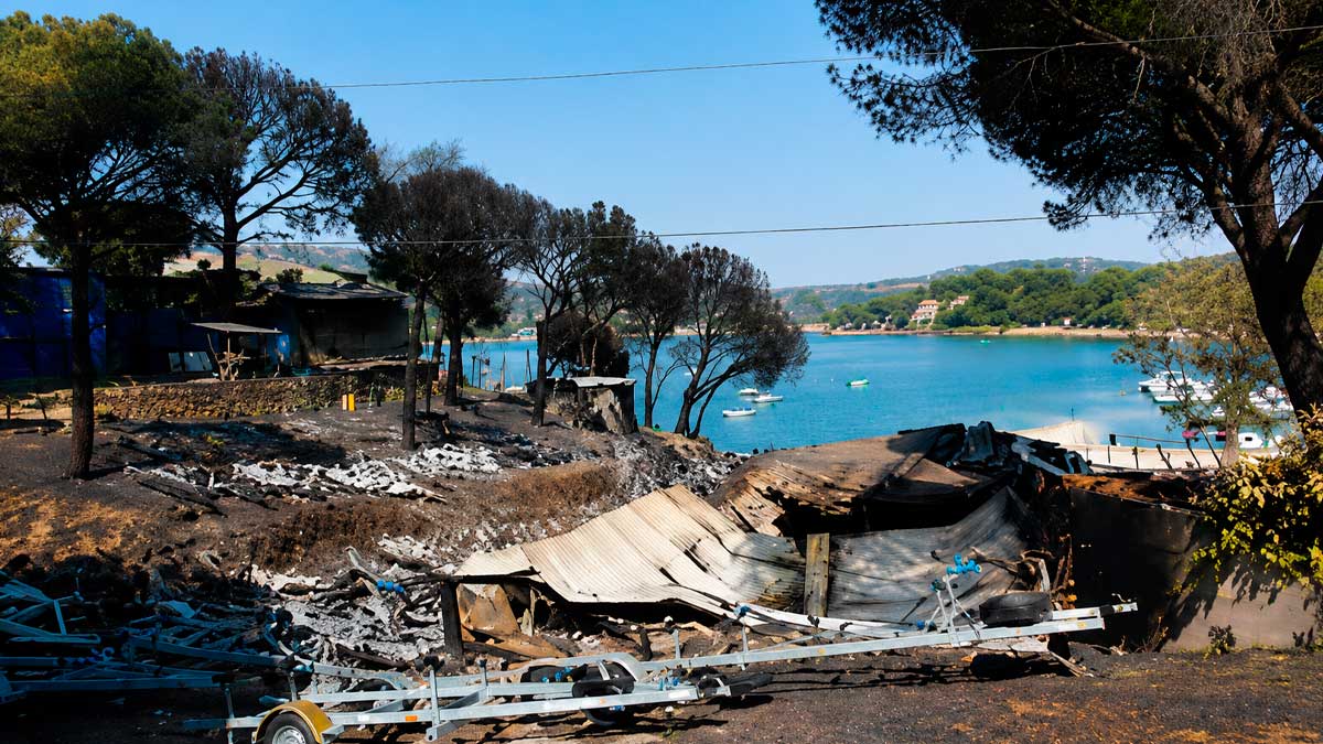 Daños por incendio en el Pantano de San Juan con prohibición de baño y navegación
