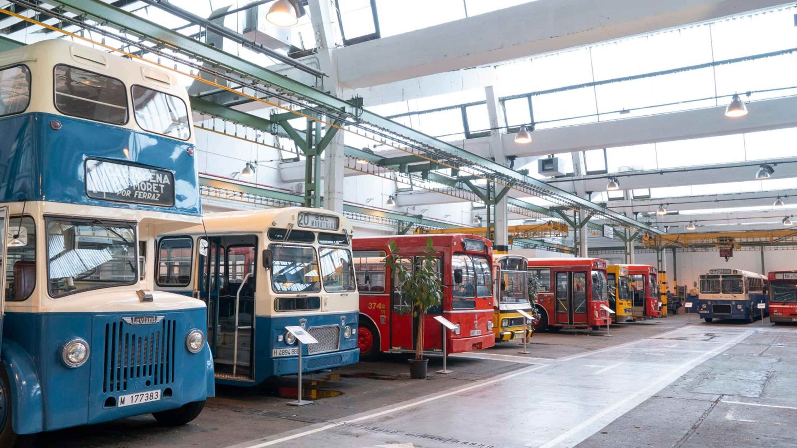 Autobuses antiguos del Museo EMT de Madrid.