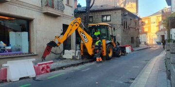 Camión arreglando las calles de Galapagar.