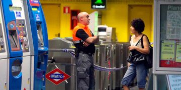 Vigilante de seguridad metro de Madrid