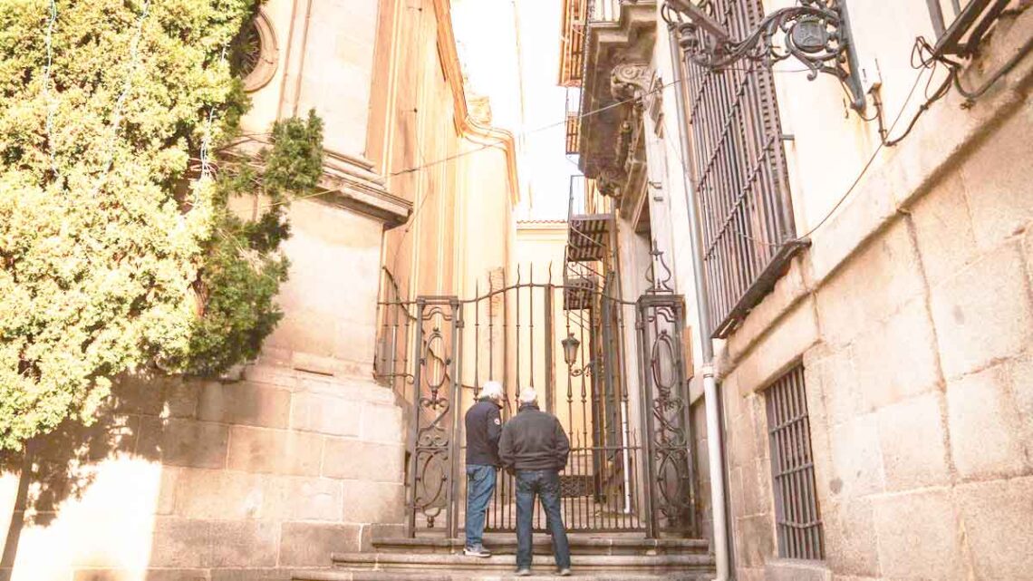 Calle oculta Madrid cerrada