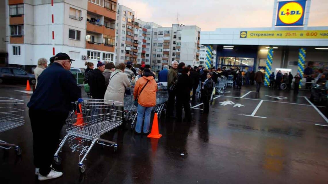 Largas colas en Lidl