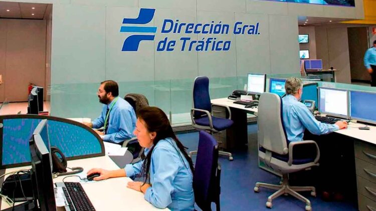 La DGT multa por correo electrónico con 275€: no es una sanción sino una estafa.