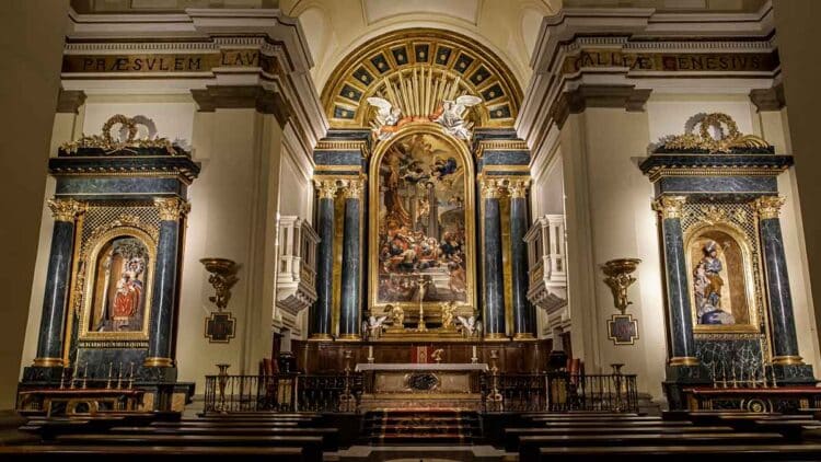 El fantasma sin cabeza que ronda por la Iglesia de San Ginés en Madrid