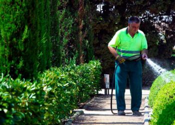 Trabajar FCC operario/a de jardinería