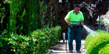 Trabajar FCC operario/a de jardinería