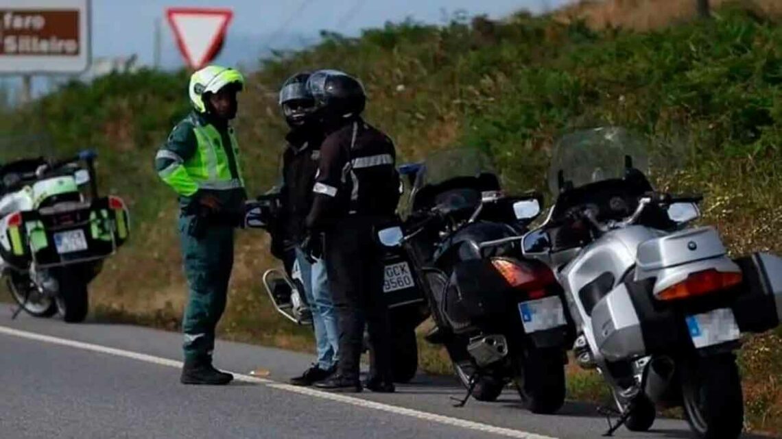 La DGT permitirá que las motos circulen por el arcén