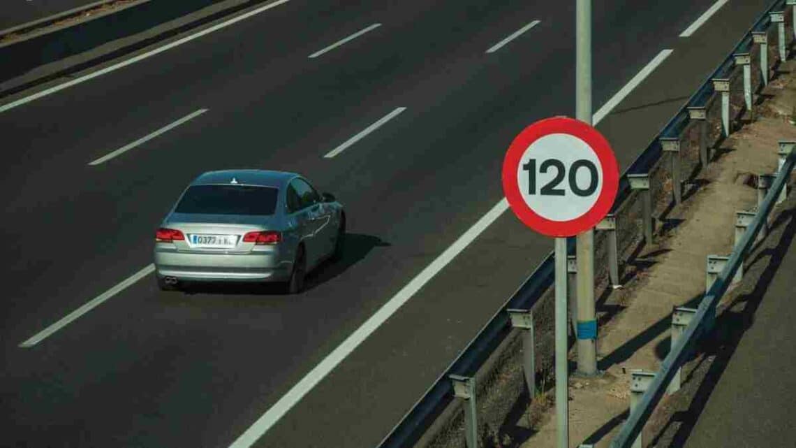 DGT avisa velocidad límite