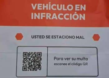 Multa código QR en vehículos.