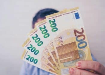 Seguridad Social ayuda 1.000 €