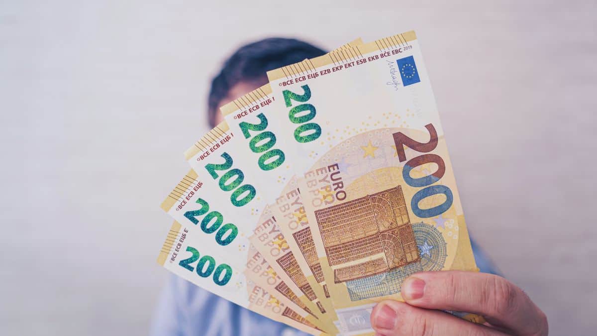 Seguridad Social ayuda 1.000 €