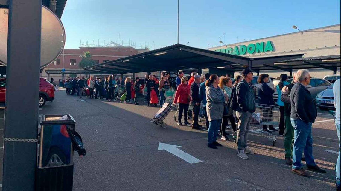 Catarata de personas en los pasillos de Mercadona para agotar el producto que “recupera la juventud perdida”.